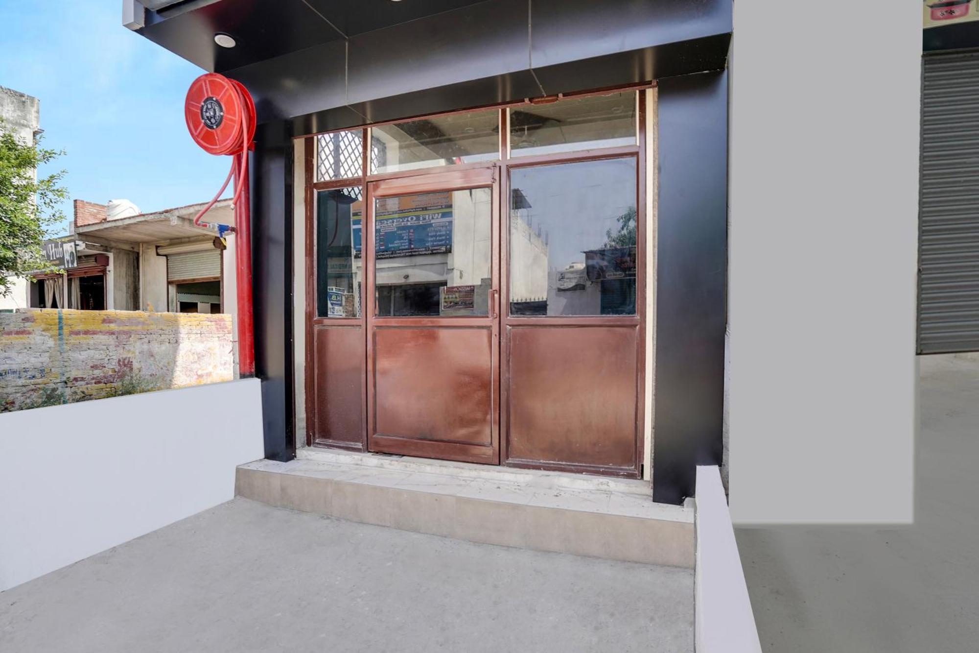 Hotel O The Moon Bareilly Exterior foto