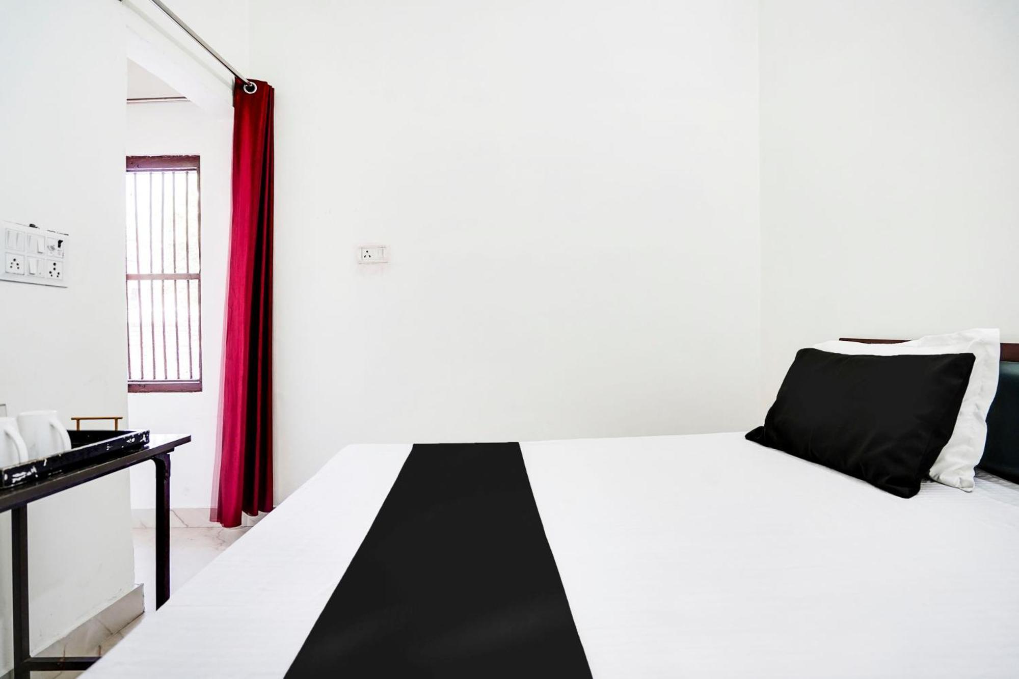 Hotel O The Moon Bareilly Exterior foto
