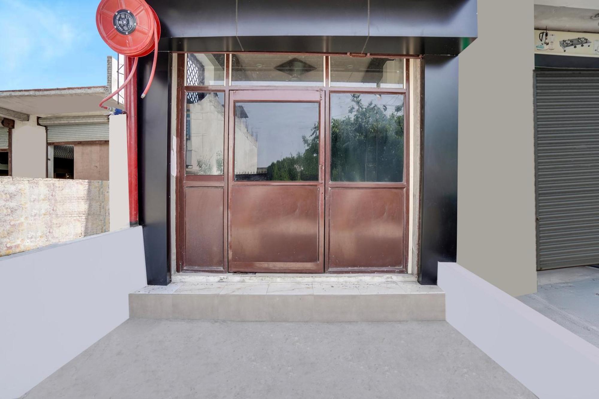 Hotel O The Moon Bareilly Exterior foto